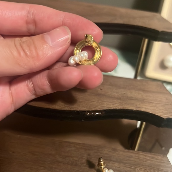 French Chic Double Circle Pearl Stud Earrings - Picture 7 of 7